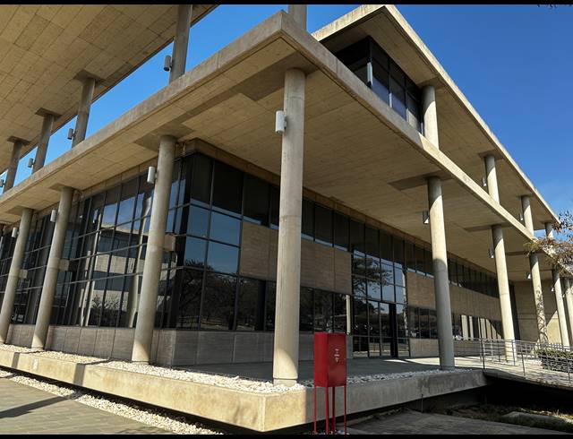 1,700M² OFFICE TO LET IN WOODMEAD